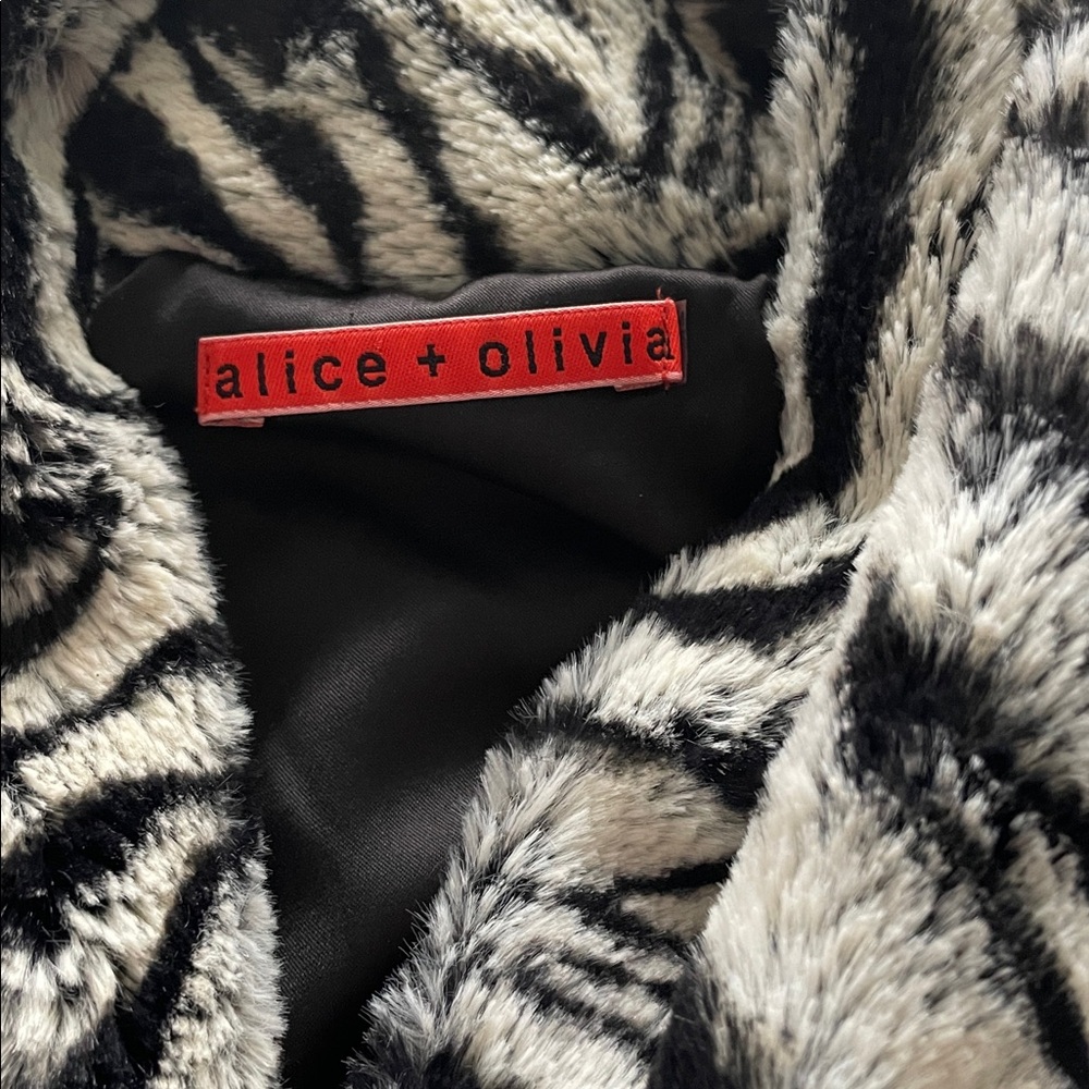 Alice + Olivia Zebra Print Faux Fur Jacket EUC - Picture 9 of 15
